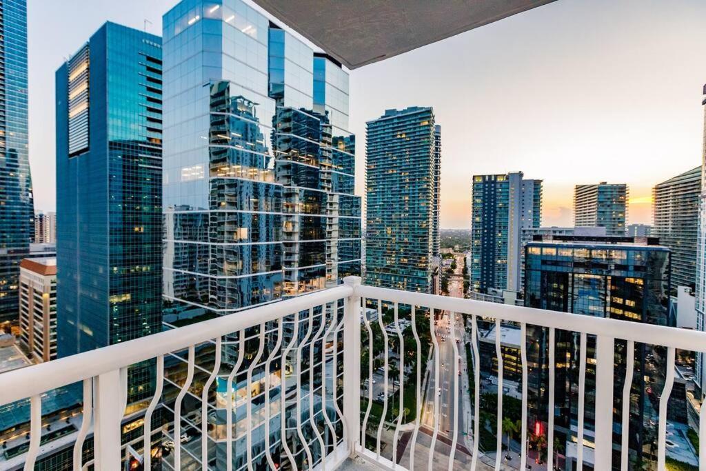 Upscale Brickell 3 Bedroom With Water Views And Free Parking Miami Exterior photo